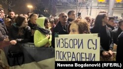 Представники опозиційного блоку «Сербія проти насильства» звернулися до Виборчої комісії з вимогою анулювати результати виборів