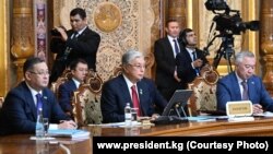 Казакстандын президенти Касым-Жомарт Токаев  Көз карандысыз мамлекеттер шериктештигинин Бишкекте өткөн саммитинде. 13-октябрь, 2023-жыл.