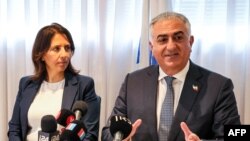 رضا پهلوی در نشست خبری در کنار وزیر اطلاعات اسرائیل