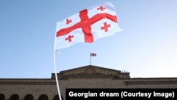Дзяржаўны сьцяг Грузіі. Ілюстрацыйнае фота