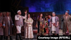 Фрагмент оперы «Проделки Майсары» в постановке ГАБТ им. А. Навои.