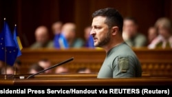 «Це має бути зроблено реально – так, щоб рішення про позбавлення нагород не було лише декларативним, а дійсно фіксувало, як Україна ставиться до такої особи»,