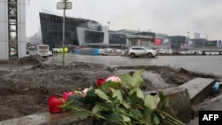 Теракт урынында чәчәкләр