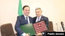 Тарих институты мөдире Радик Салихов һәм Татарстан фәннәр академиясе президенты Рифкать Миңнеханов