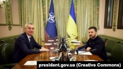 Генэральны сакратар NATO Енс Столтэнбэрг і прэзыдэнт Украіны Ўлядзімір Зяленскі. Кіеў, 30 красавіка 2023
