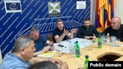 Ալավերդու համայնքապետարանում ընթանում է հեղեղումների առաջացրած արտակարգ իրավիճակի կառավարման նպատակով ձևավորված օպերատիվ շտաբի հերթական նիստը, որը վարում է նախարար Գնել Սանոսյանը, 27-ը մայիսի, 2024թ.