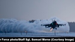 Зьнішчальнік F-16. Ілюстрацыйнае фота