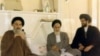 محمدصادق لواسانی (چپ) در کنار روح‌الله خمینی