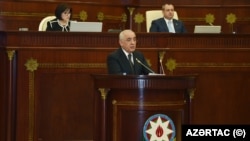 Ալի Ասադովը՝ Ադրբեջանի խորհրդարանում, արխիվ