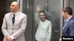 Бернигә дә карамастан, караңгылыкта да ул яктылык эзли, мәрхәмәтлелек нурын өләшә