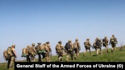 Велика кількість готова піти на службу, але за певних умов, – каже Владислав Грезєв