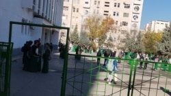 Diňle: Okuwçylardan mekdebi abatlamak üçin pul ýygnalýar