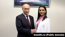 Проросійська очільниця молдовської Гагаузії і президент Росії Володимир Путін під час зустрічі в Сочі, РФ, 6 березня 2024 року