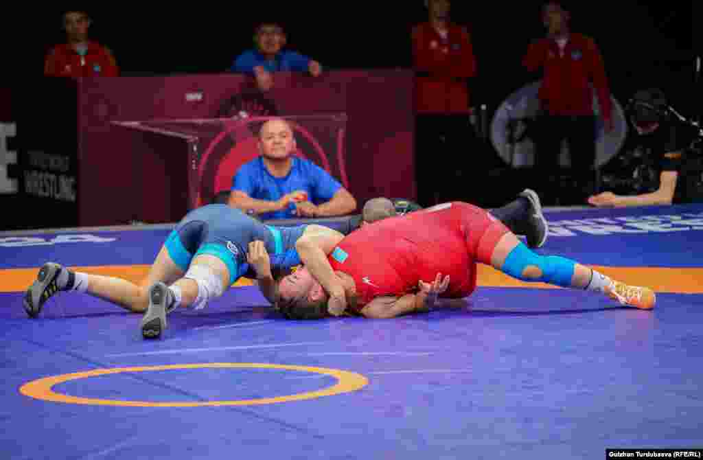 Гүлнура Таштанбекова 68 килограмм салмакта дагы бир казакстандык Албина Каиргелдинованын далысын килемге басып, мөөнөтүнөн мурда утту. Таштанбекова 2022-жылы Бишкекте өткөн күрөш боюнча 17 жашка чейинкилер арасындагы Азия чемпионатында 65 килограмм салмакта Азия чемпиону болгон.