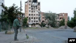 خیابانی در شهر بندری ماریوپول که تحت اشغال روسیه است، ۱۴۰۲