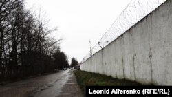 Ограждение СИЗО, иллюстративное фото