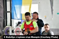 Під час змагань отець Макарій і його тренер Павло Зінько