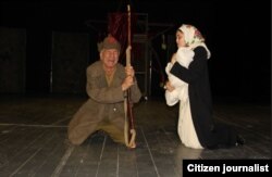 Спектакль учурунда тартылган сүрөт.