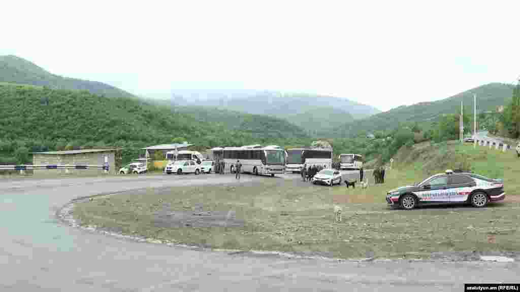  &laquo;Անօրինական է արգելել մեր տեղաշարժը, մենք ոչ ականապատ դաշտ ենք մտնում, ոչ որևէ բան ենք անում, գնում ենք, բարև տանք, հետ գանք&raquo;, - առավոտյան լրագրողների հետ զրույցում ասել է Տավուշի թեմի առաջնորդը, ում ևս թույլ չեն տալիս մտնել Կիրանց։