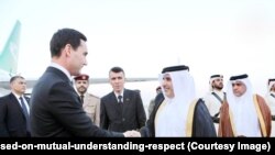 Arhiw suraty. Türkmen prezidenti 19-njy martda Kataryň paýtagtyndaky “Hamad” Halkara howa menzilinde resmi adamlar tarapyndan garşy alyndy.