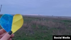 "Jovta strichka" areketiniñ fotosı, Kezlev