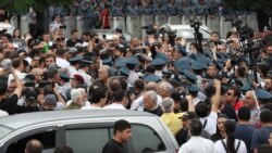 Կառավարության նիստին զուգահեռ բողոքի ակցիա Հանրապետության հրապարակում