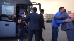 Күйөрмандар футболчуларды тосуп алды