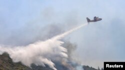 Учак менен өрт өчүрүү маалында тартылган сүрөт.