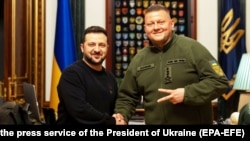 Ukrainian President Volodymyr Zelenskiy (left) presents General Valeriy Zaluzhniy with a medal in Kyiv on February 8.
