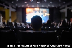 Цырымонія ўзнагароджаньня беларускай прэміяй «Чырвоны верас» на Бэрлінскім міжнародным кінафэстывалі