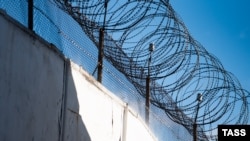 Російські окупанти вантажили українських в’язнів і вивозили з Херсонщини до Криму, а потім в колонії Росії