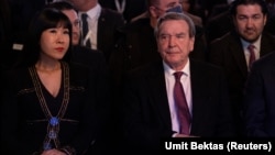 Gerhard Schroeder and his wife, So-yeon Schroeder-Kim (file photo)