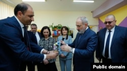 Armenia - Prime Minister Nikol Pashinian visits a university in Gyumri, March 23, 2024.