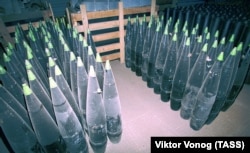 Закансэрваваныя снарады на складзе заводу ў расейскім Сьцерлітамаку, архіўнае фота