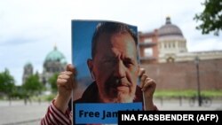 Жамшид Шармахд өлүм жазасына тартылганы 28-октябрда жарыяланды.