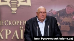Директор Інституту української мови Павло Гриценко під час презентації фотолітопису «Нескорена Україна у війні цивілізацій». Київ, 17 квітня 2024 року