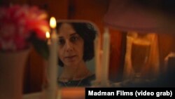 زر امیرابراهیمی در صحنه‌ای از فیلم شیدا