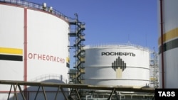 Згідно з розрахунками агентства, податки, пов’язані з нафтою, зросли до 632,5 мільярда рублів минулого місяця, а загальні надходження зросли до 793,7 мільярда
