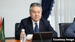 Жээнбек Кулубаев.