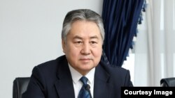 Жээнбек Кулубаев.