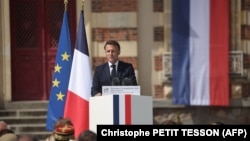 Емманюель Макрон заявив, що звертається як до лівих, так і правих, щоб вони об’єдналися навколо пропрезидентського центристського табору