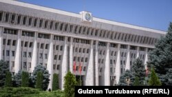 Жогорку Кеңеш. Иллюстрациялык сүрөт.
