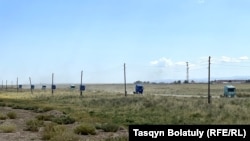 Қалбатау – Майқапшағай тасжолымен Қытайдан Ресейге кетіп бара жатқан жаңа жүк көліктері. 3 тамыз, 2023 жыл.