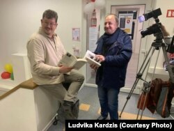 Прэзэнтацыя кнігі пра Алеся Бяляцкага ў Вільні. Удзельнікі вечарыны Андрэй Хадановіч і Сяргей Харэўскі