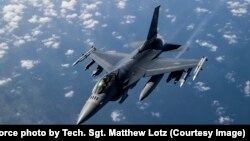 F-16 Falcon ռազմական կործանիչը, արխիվ: 