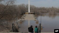 Орусиянын бир нече аймагын суу каптоодо. 