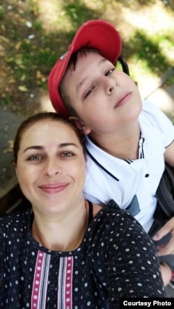 Гліб Желдак з мамою. Фото з особистого архіву родини