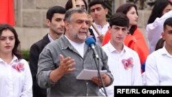 Рубен Варданян выступает на митинге в Степанакерте, 9 мая 2023 г.