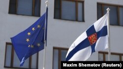 The flags of the European Union and Finland fly outside the Finnish Embassy in Moscow. (file photo)