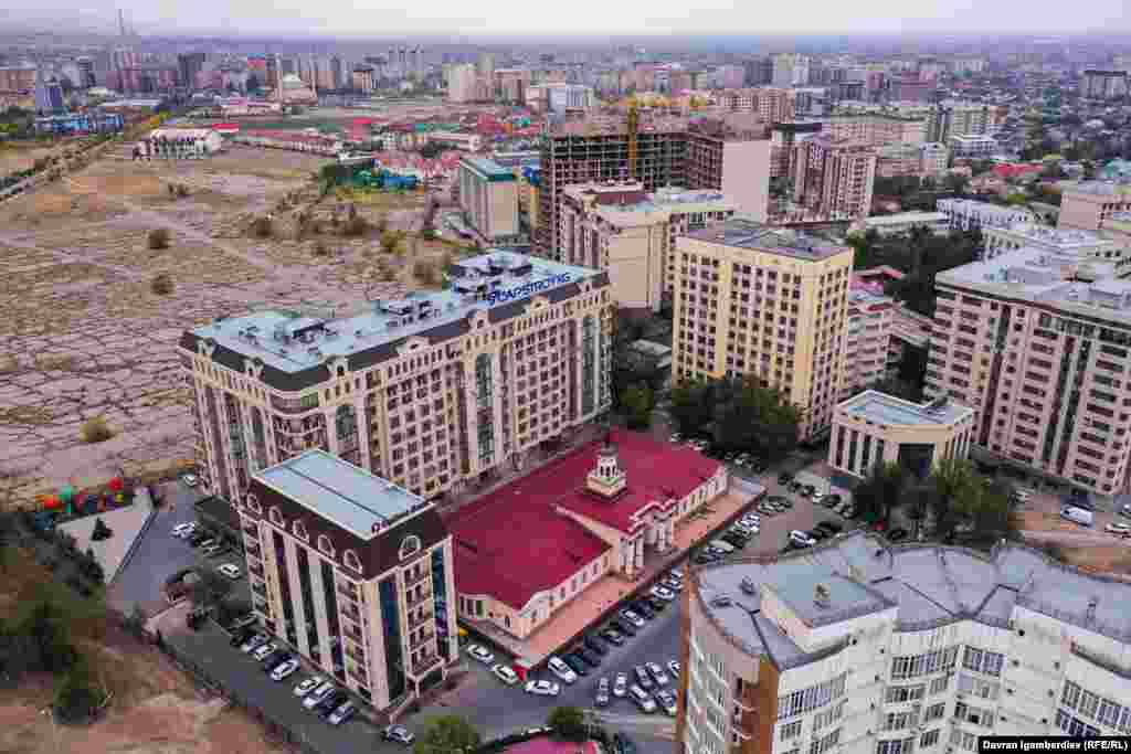 Учурда аэропорттун имараты ИИМге өткөрүп берилген.&nbsp;